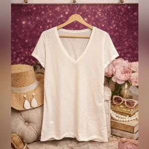 🌴 Lilly Pulitzer Pima Cotton V-Neck Tee L • White Palm Logo